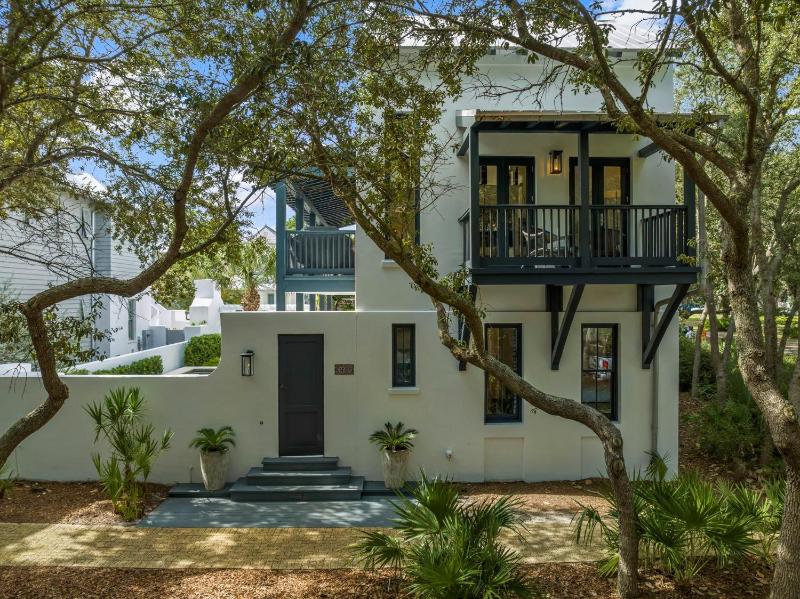 Acqua Cottage & Carriage House - image 35