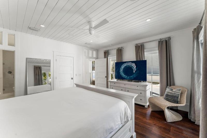 Acqua Cottage & Carriage House - image 14
