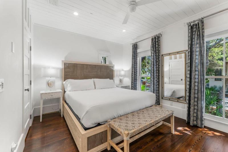Acqua Cottage & Carriage House - image 27