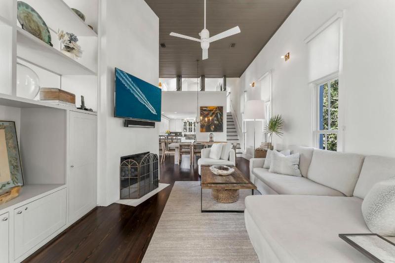 Acqua Cottage & Carriage House - image 39