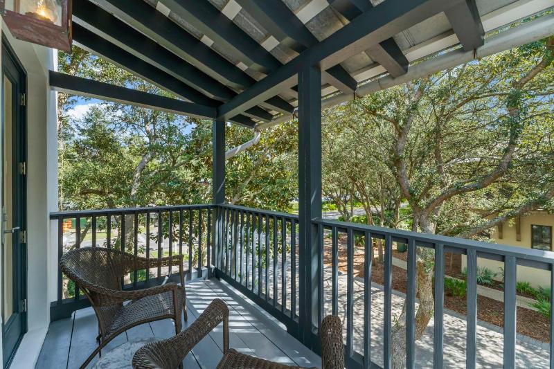 Acqua Cottage & Carriage House - image 7