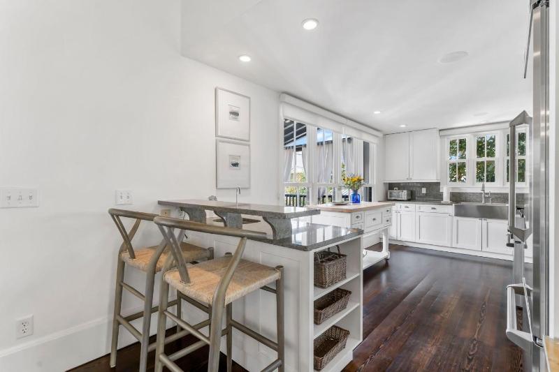 Acqua Cottage & Carriage House - image 21