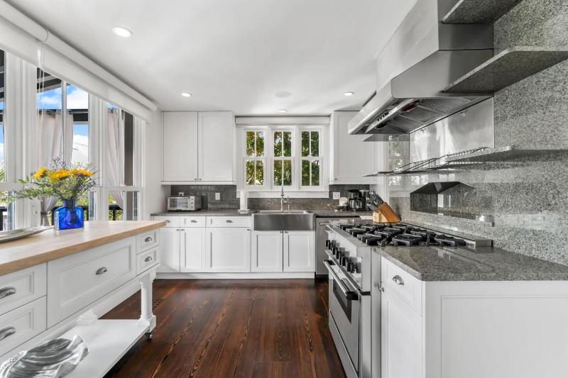 Acqua Cottage & Carriage House - image 8