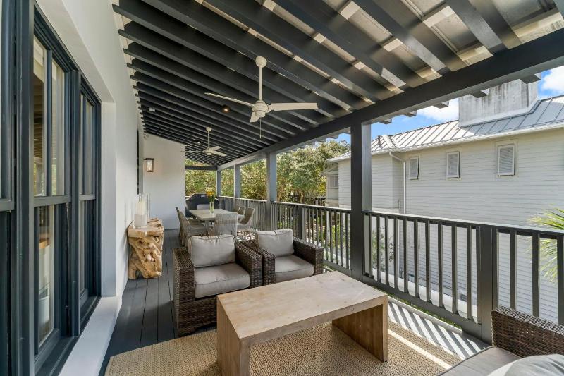 Acqua Cottage & Carriage House - image 2