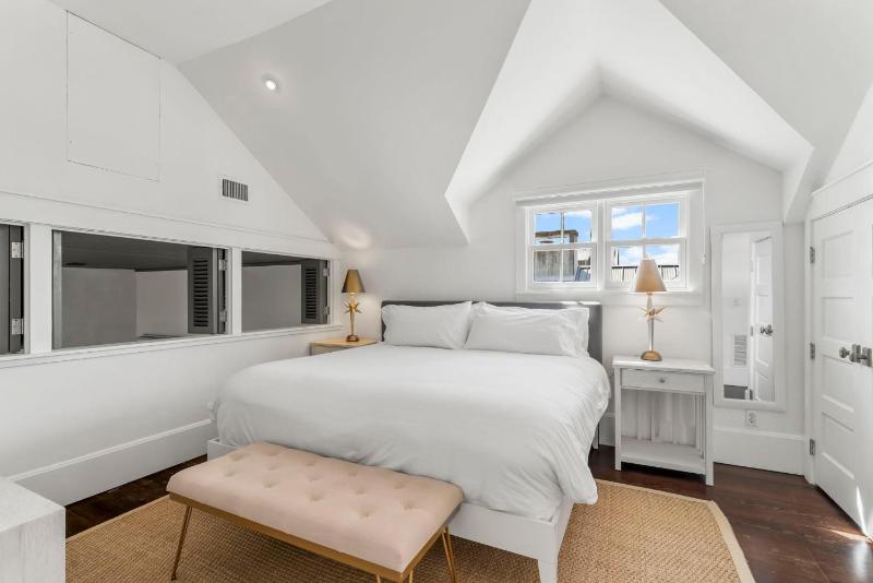 Acqua Cottage & Carriage House - image 46