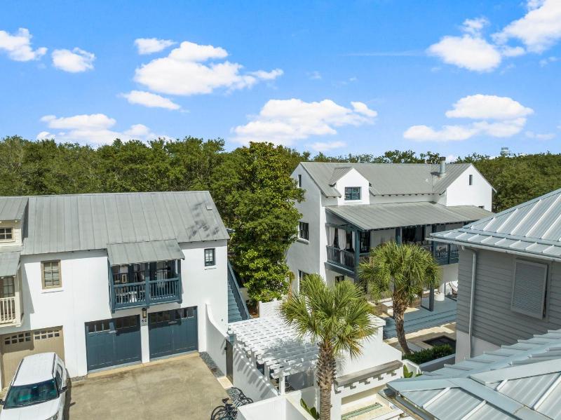 Acqua Cottage & Carriage House - image 40