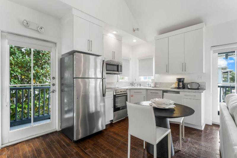 Acqua Cottage & Carriage House - image 28