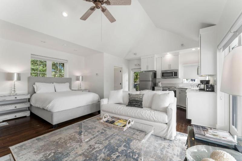 Acqua Cottage & Carriage House - image 38