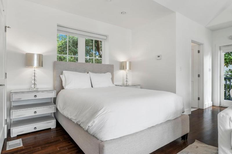 Acqua Cottage & Carriage House - image 12
