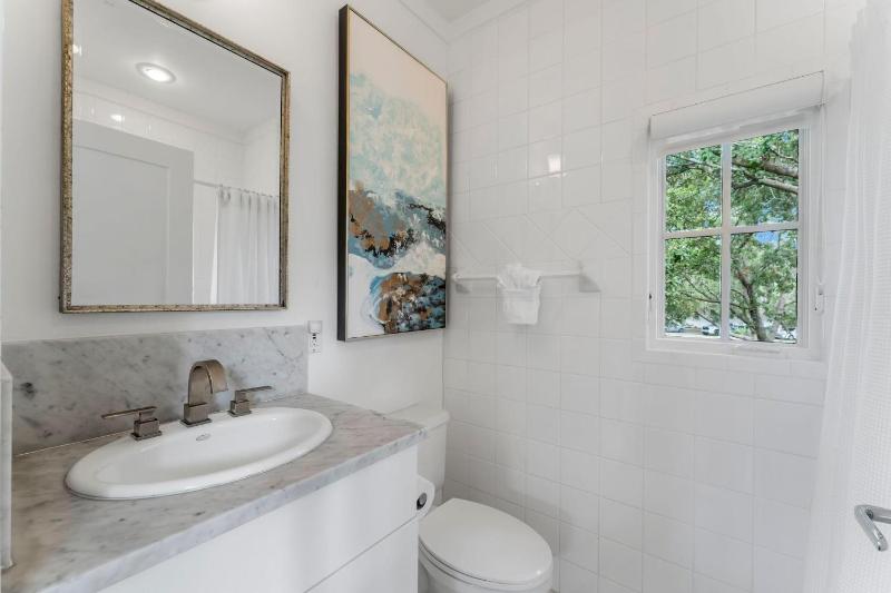 Acqua Cottage & Carriage House - image 23