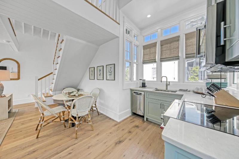 Deauville Carriage House - image 4