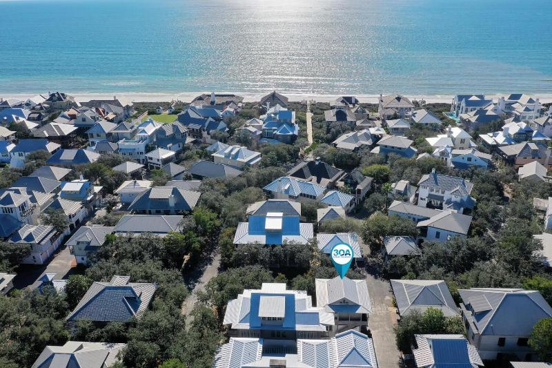 Deauville Carriage House - image 21