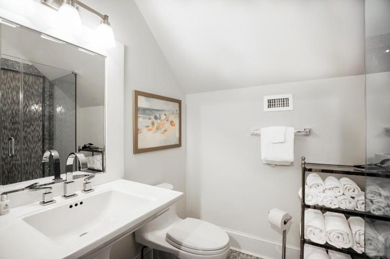Benoit Cottage - image 32