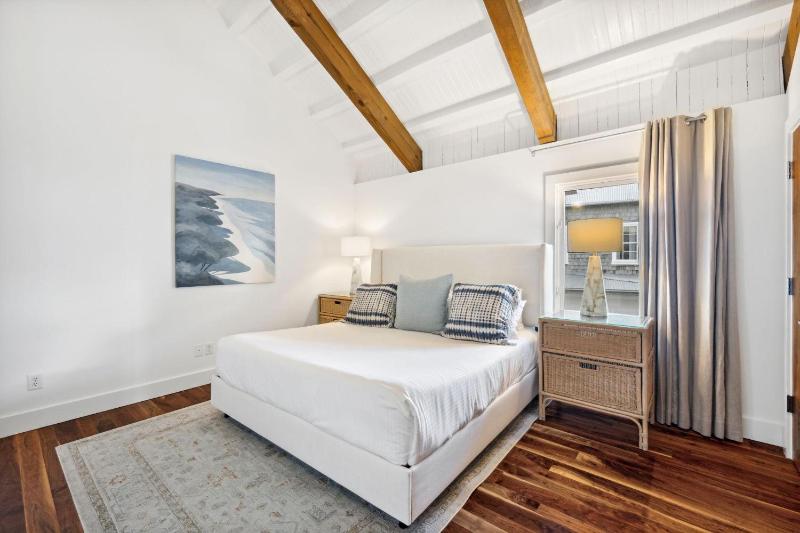 Kingston Beach Club - image 6