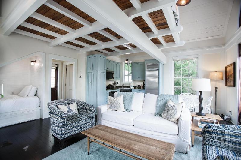 Benoit Carriage House - image 3