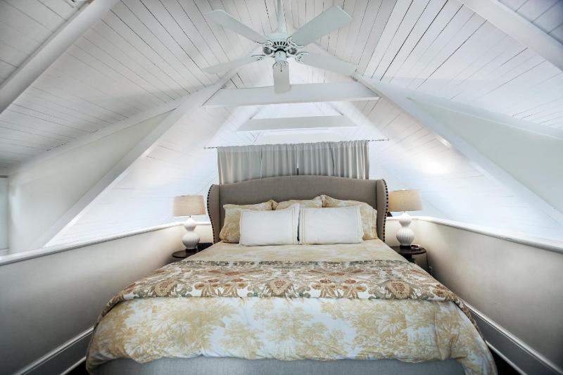 Benoit Carriage House - image 7