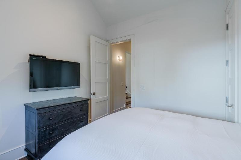 Kidd Carriage House - image 17