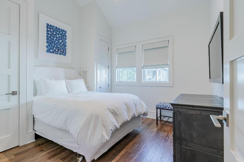 Kidd Carriage House - image 18