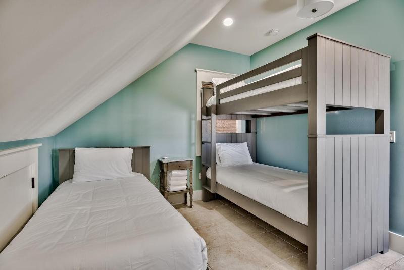 Southern Serenity Cottage - image 48