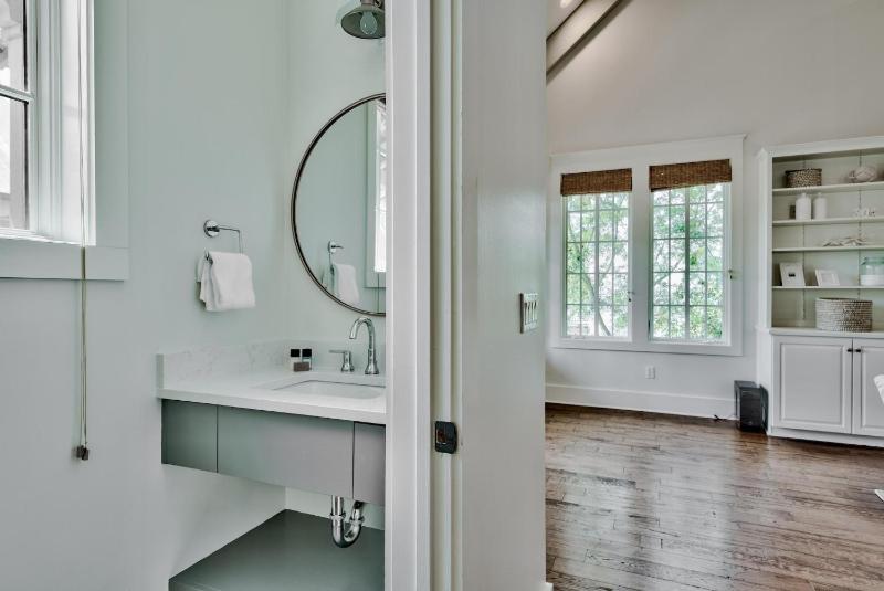 Southern Serenity Cottage - image 36
