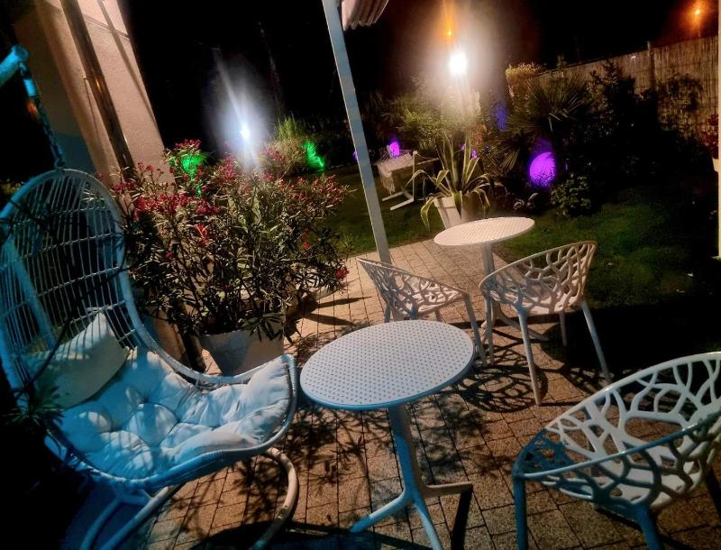 Double Room with Balcony image 2