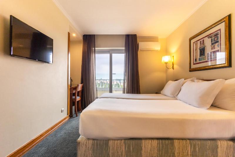 Double or Twin Room with Balcony image 3