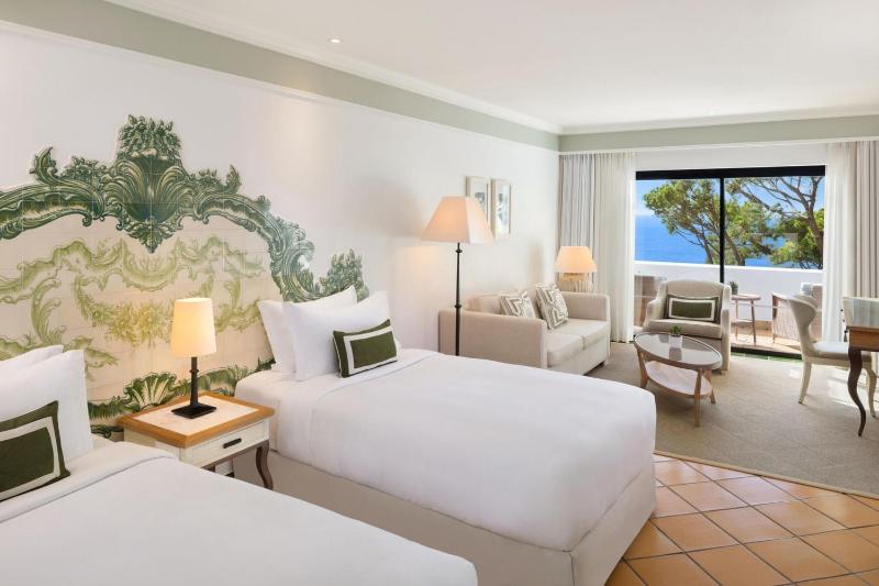Grand Deluxe Twin Room with Balcony and Ocean View image 4