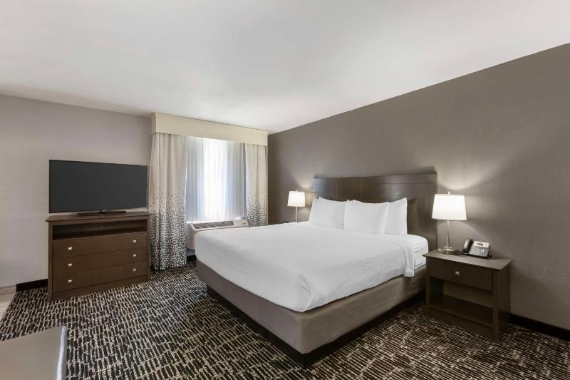 Corner King Room image 1
