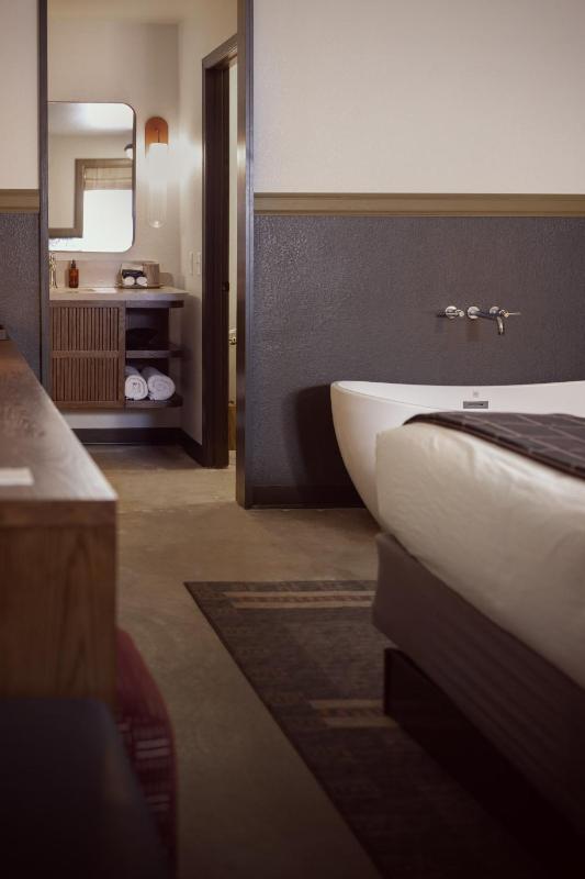King Room with Spa Bath - Ground Floor image 2