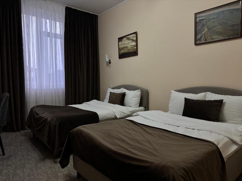 Double or Twin Room image 3