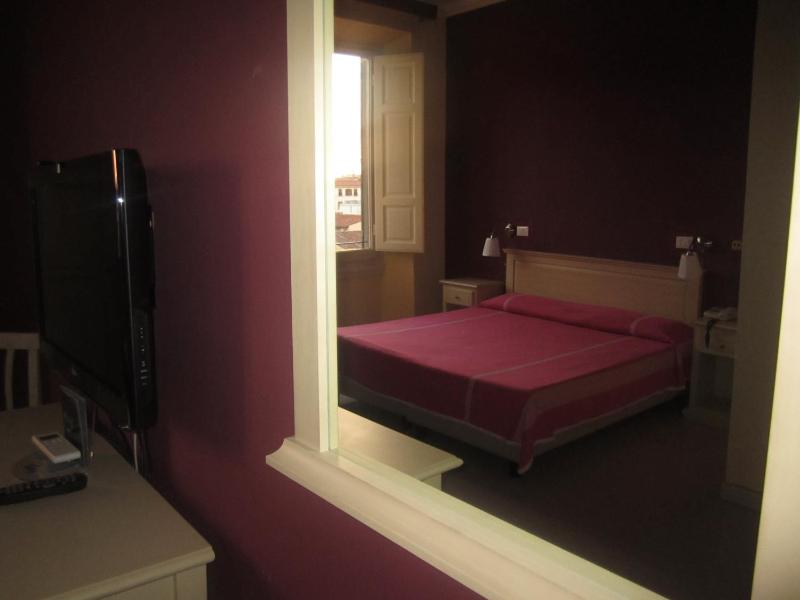 Standard Double or Twin Room with Private Bathroom image 1