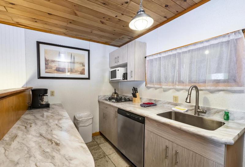 One-Bedroom Suite image 4