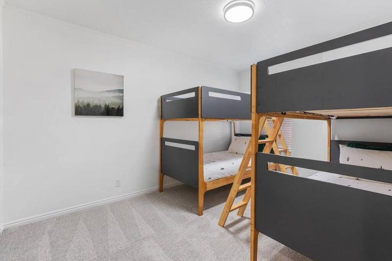 One-Bedroom House image 2