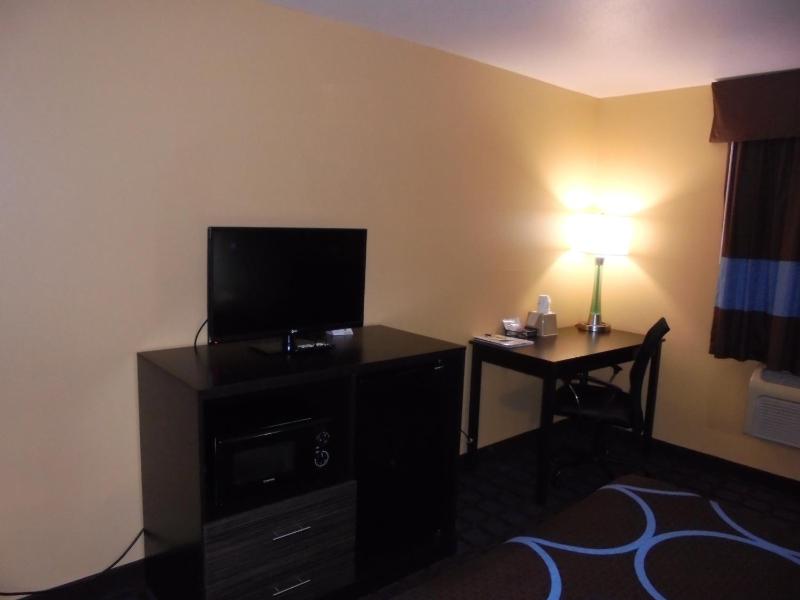 Queen Room - Non-Smoking image 2