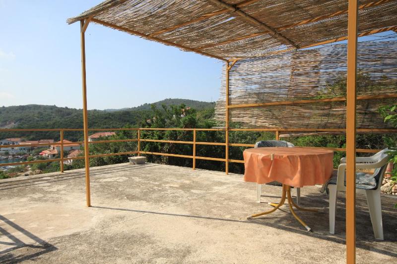 One-Bedroom Apartment with Terrace and Sea View image 4