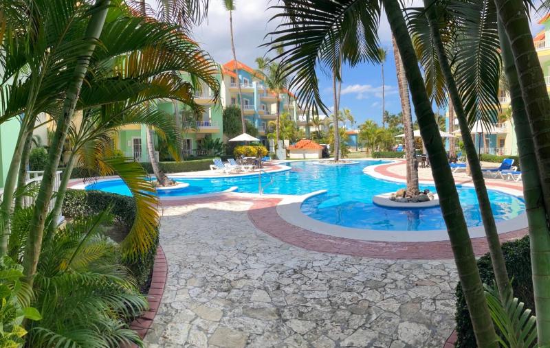Palm Suites E-6-two-level apartment with a view of the pool - image 9