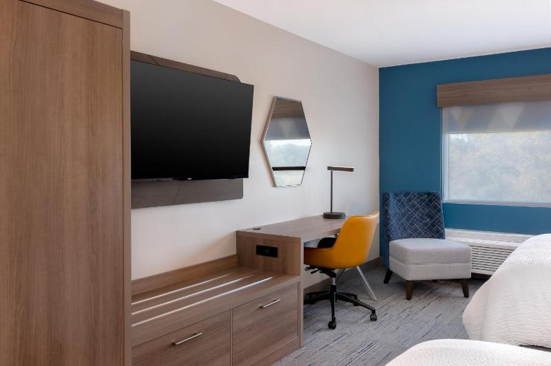 Standard Room with Two Queen Beds image 3