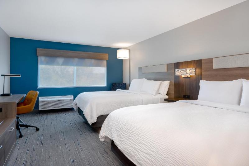 Standard Room with Two Queen Beds image 2