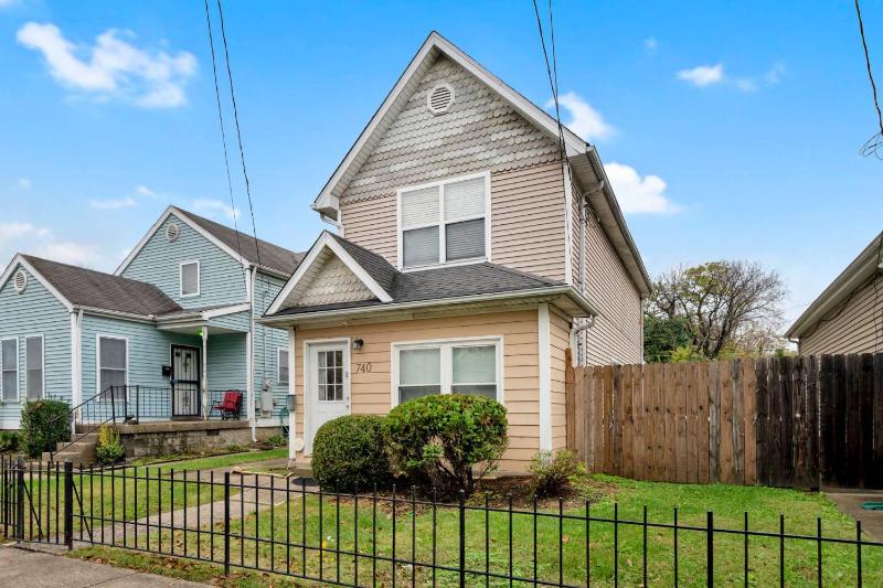 Central Louisville Gem - Near Airport & Top Spots - image 33