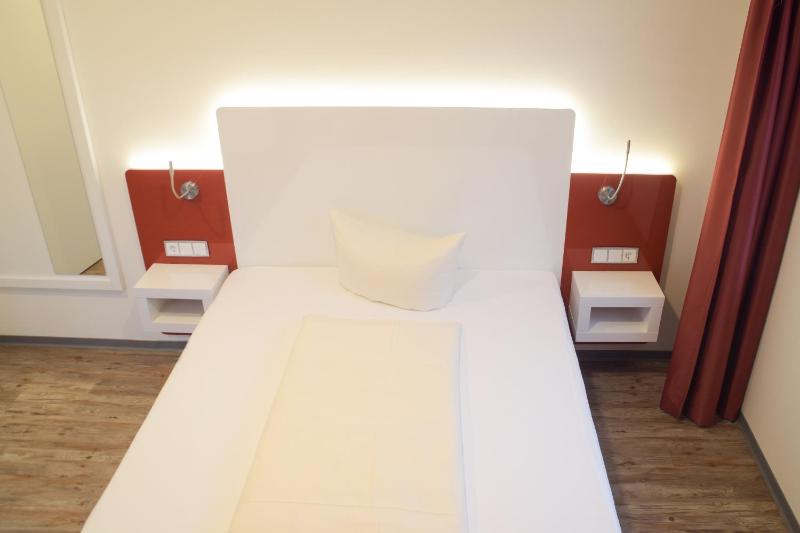 Double Room image 2