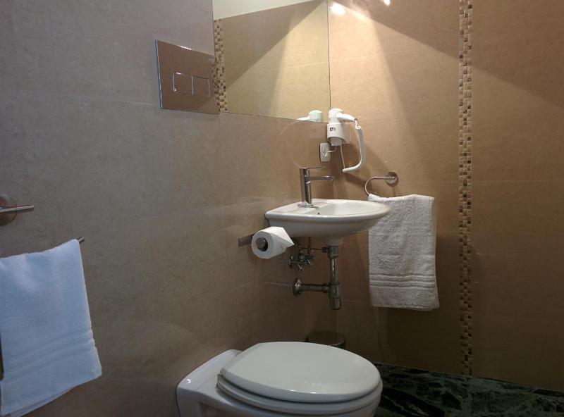Economy Double or Twin Room image 4