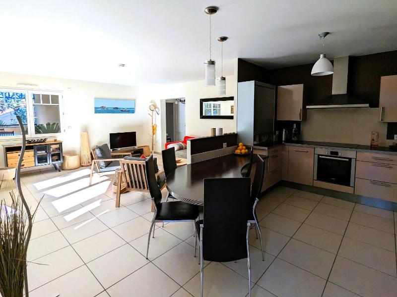 T3 76m² avec terrasse balcon à 100m de la plage d'Eyrac parking et WIFI - FR-1-420-154 - image 7