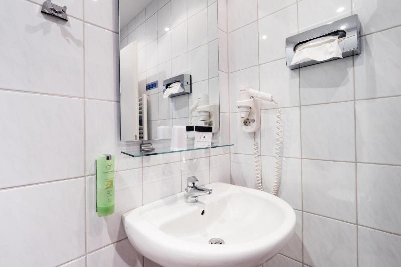 Standard Single Room image 2