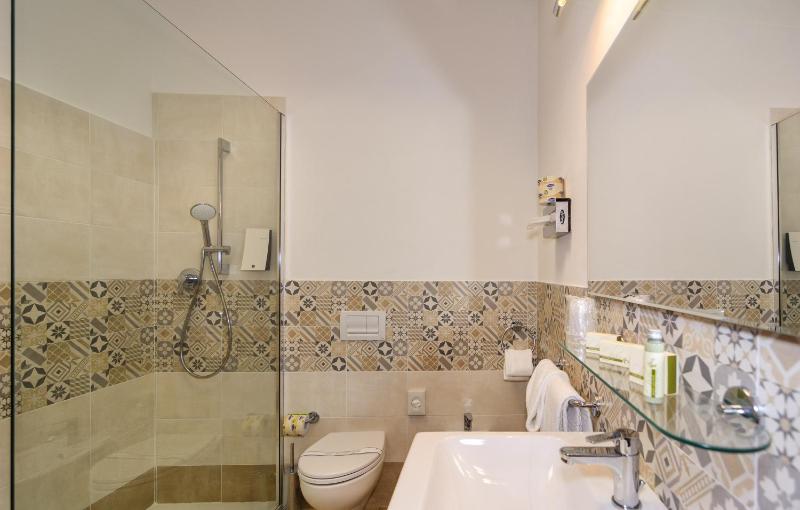 Superior Double Room image 2