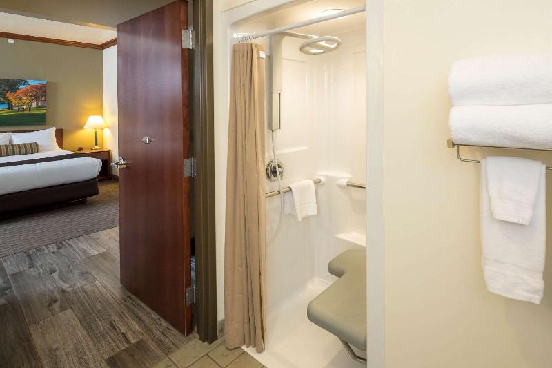 Queen Suite with Two Queen Beds - Accessible/Non-Smoking image 2
