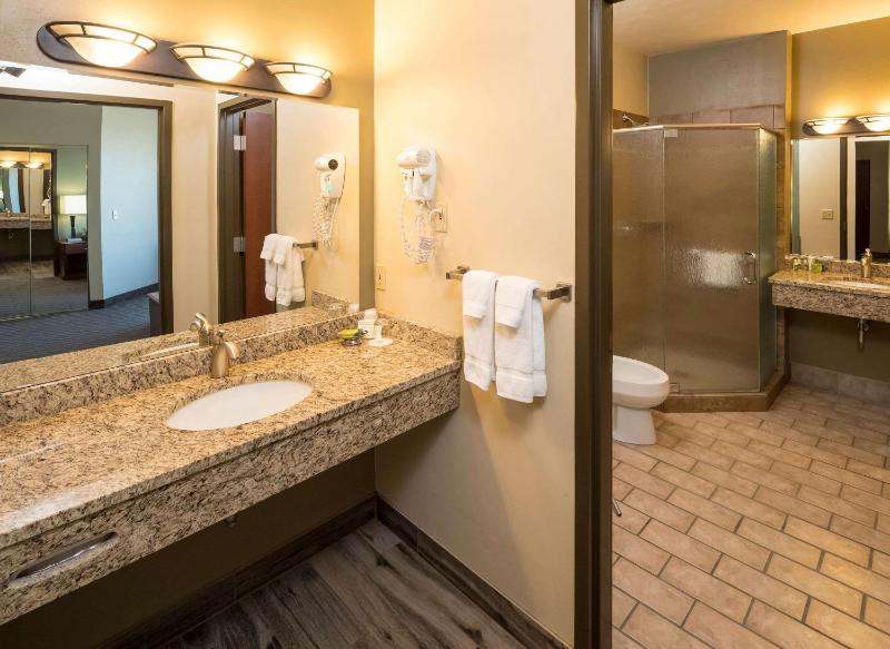 Superior King Suite - Non-Smoking image 2