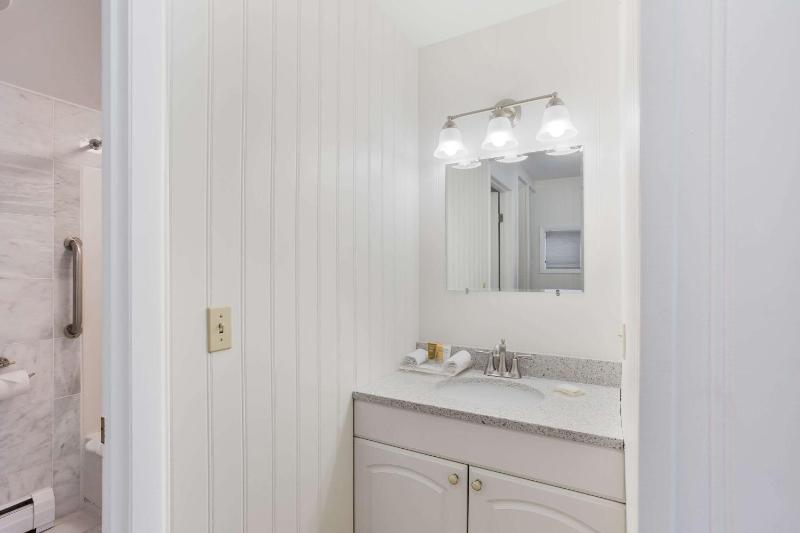 Queen Room with Golf Course View - Non Smoking image 2