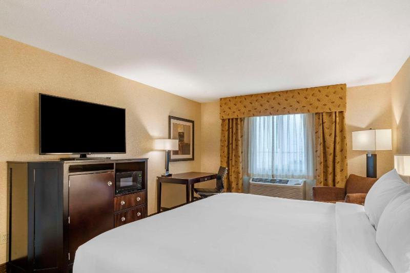 King Room with Roll-In Shower - Disability Access/Non Smoking image 1
