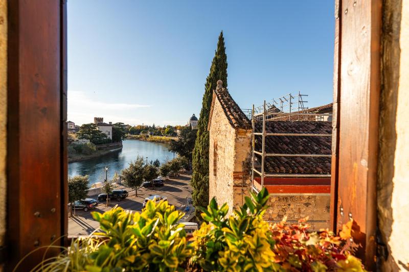 Two-Bedroom Apartment with River View image 4