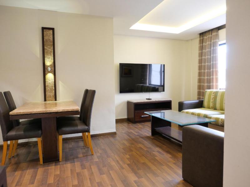 Granada Suites Hotel - image 9